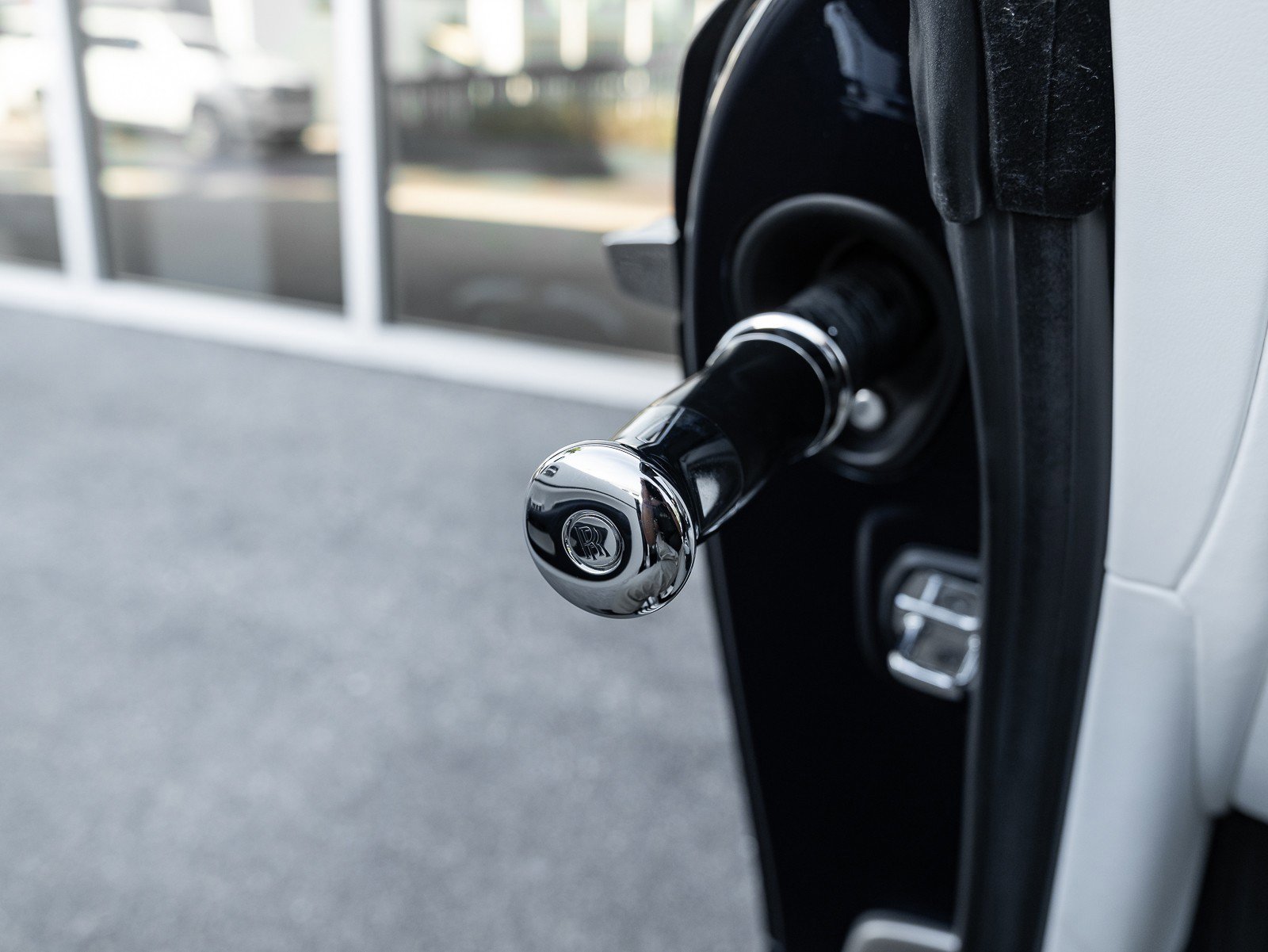 Used 2018 Rolls-Royce Dawn image 42