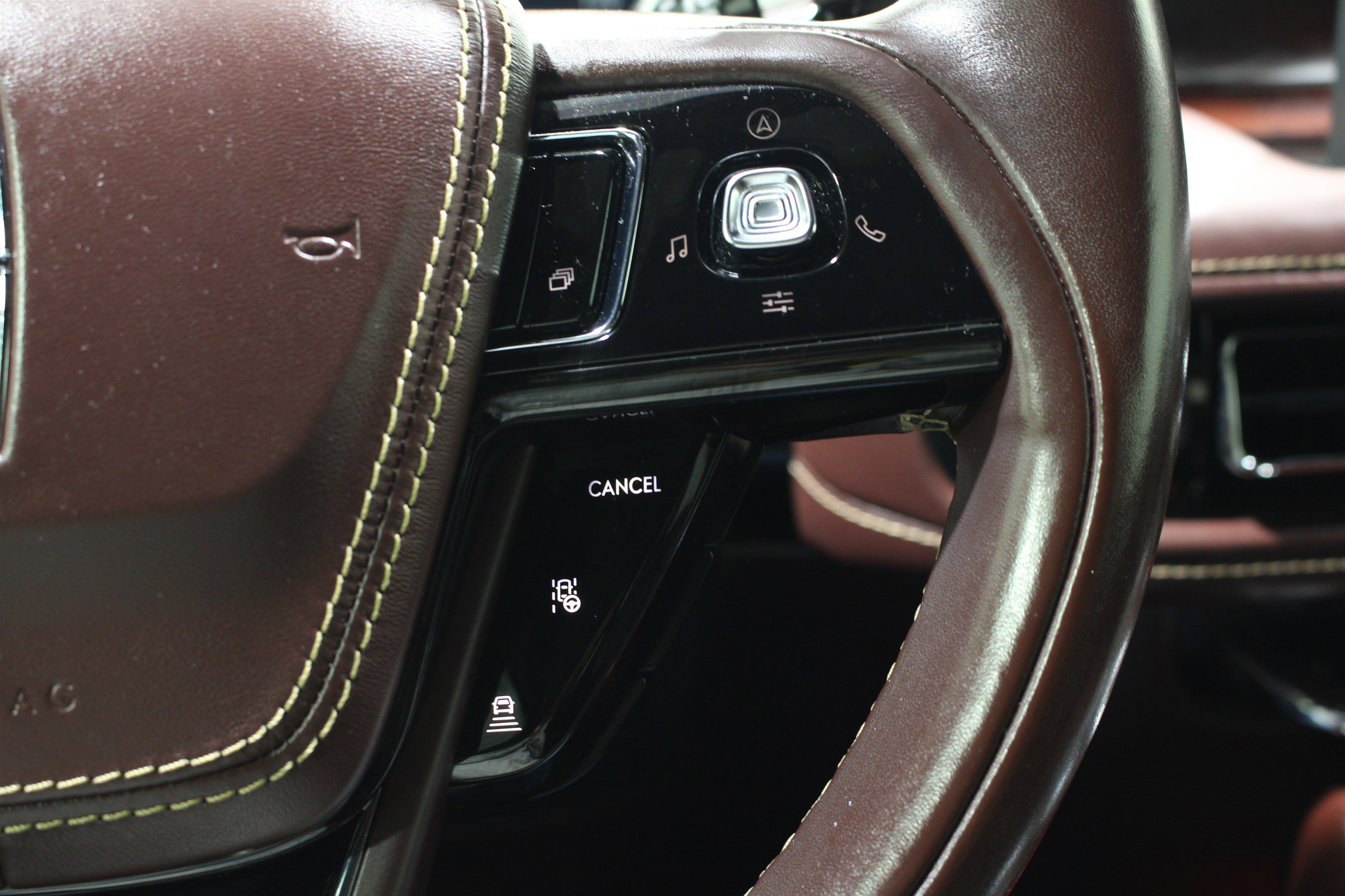 Used 2021 Lincoln Aviator Black Label w/ Class IV Trailer Tow Package image 12