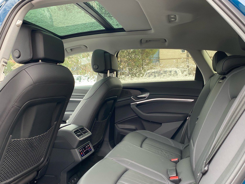 Used 2021 Audi e-tron Premium w/ Convenience Plus Package image 15
