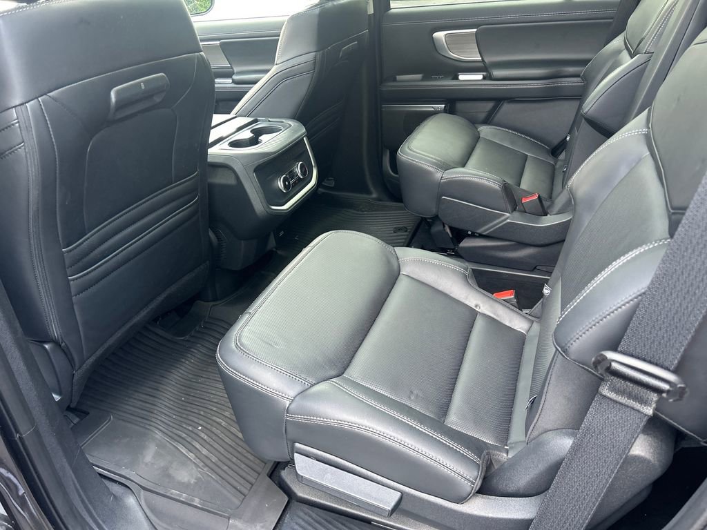 Used 2025 Ford Expedition Platinum AWD/4WD image 28