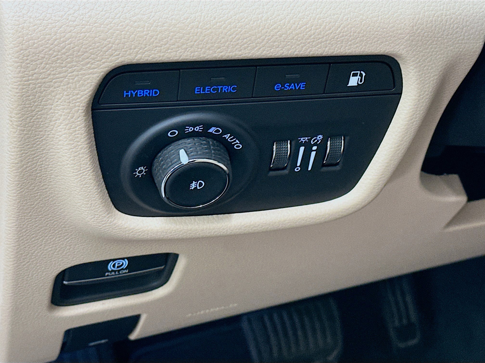 Used 2023 Jeep Grand Cherokee 4WD 4xe image 17