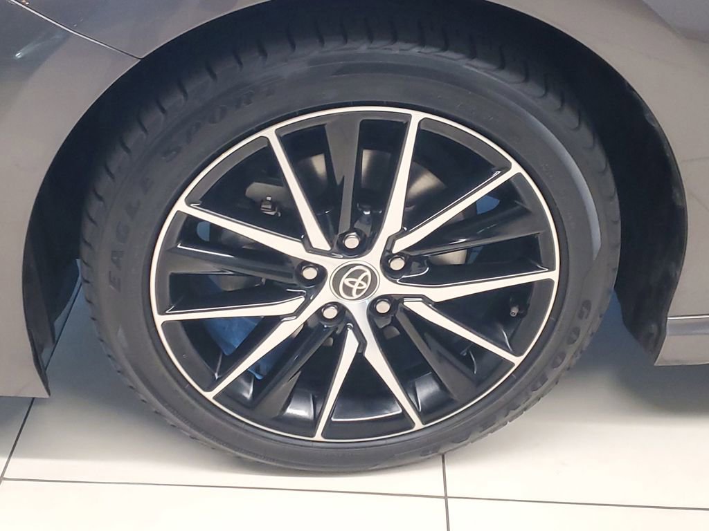 Used 2022 Toyota Camry SE image 4
