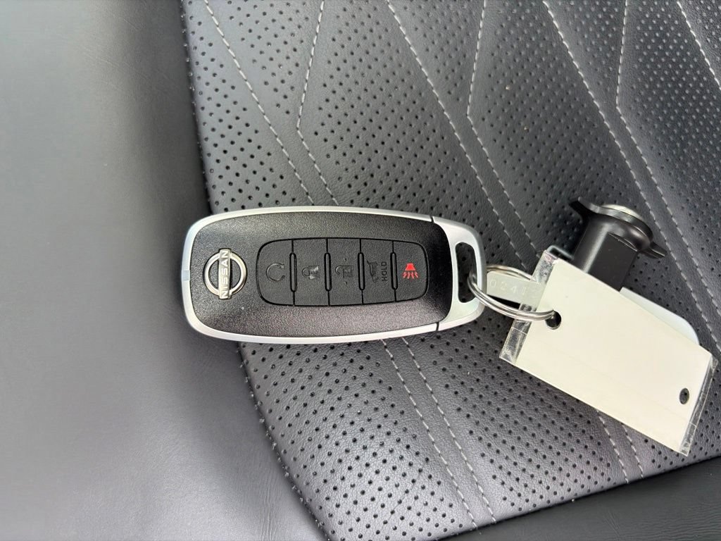 Used 2025 Nissan Pathfinder Platinum AWD/4WD image 29