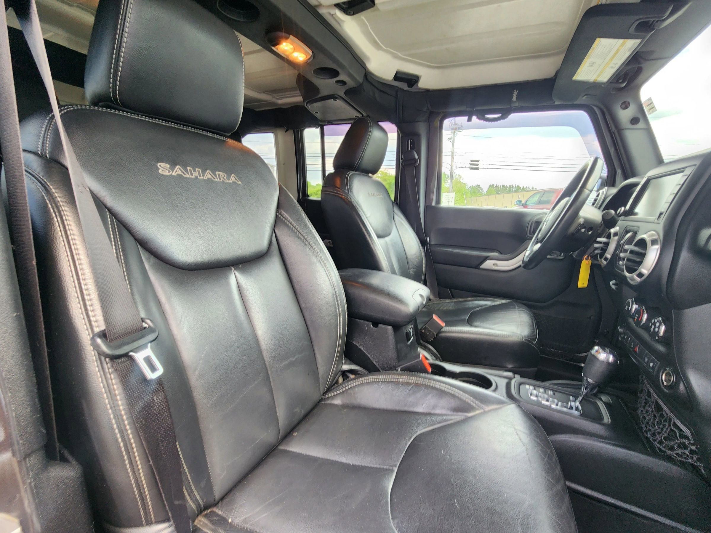 Used 2016 Jeep Wrangler Unlimited Sahara w/ Dual Top Group AWD/4WD image 41