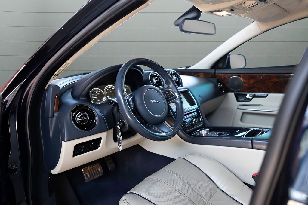 Used 2012 Jaguar XJ L RWD image 39