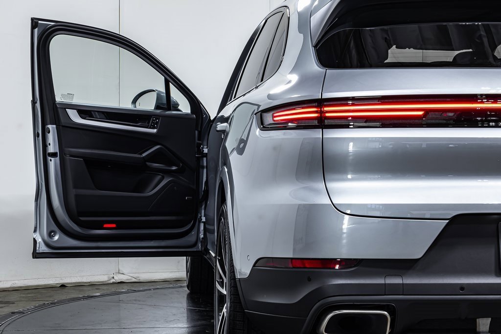 Certified 2025 Porsche Cayenne image 21