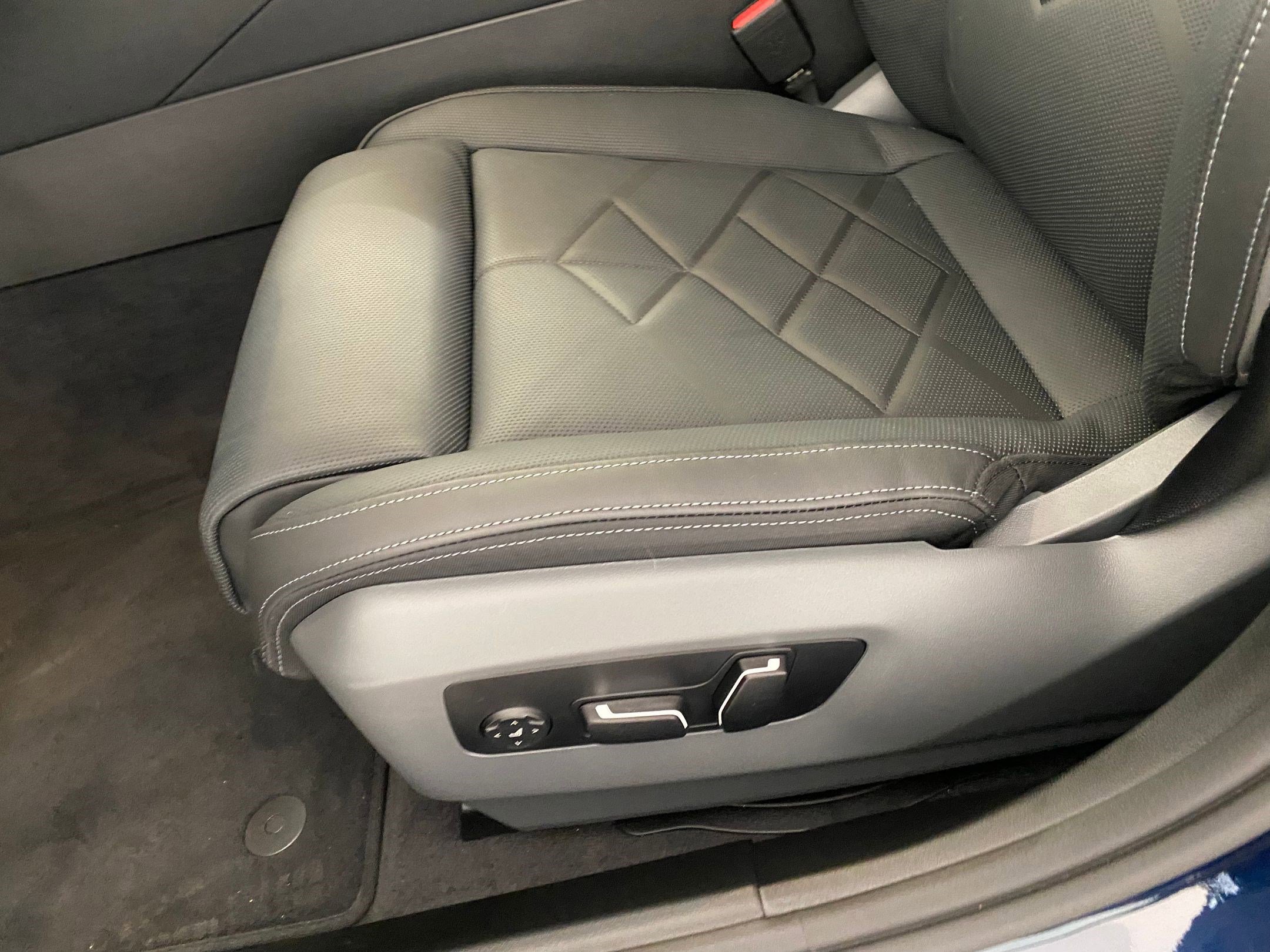 New 2026 BMW 540i xDrive w/ M Sport Package image 13