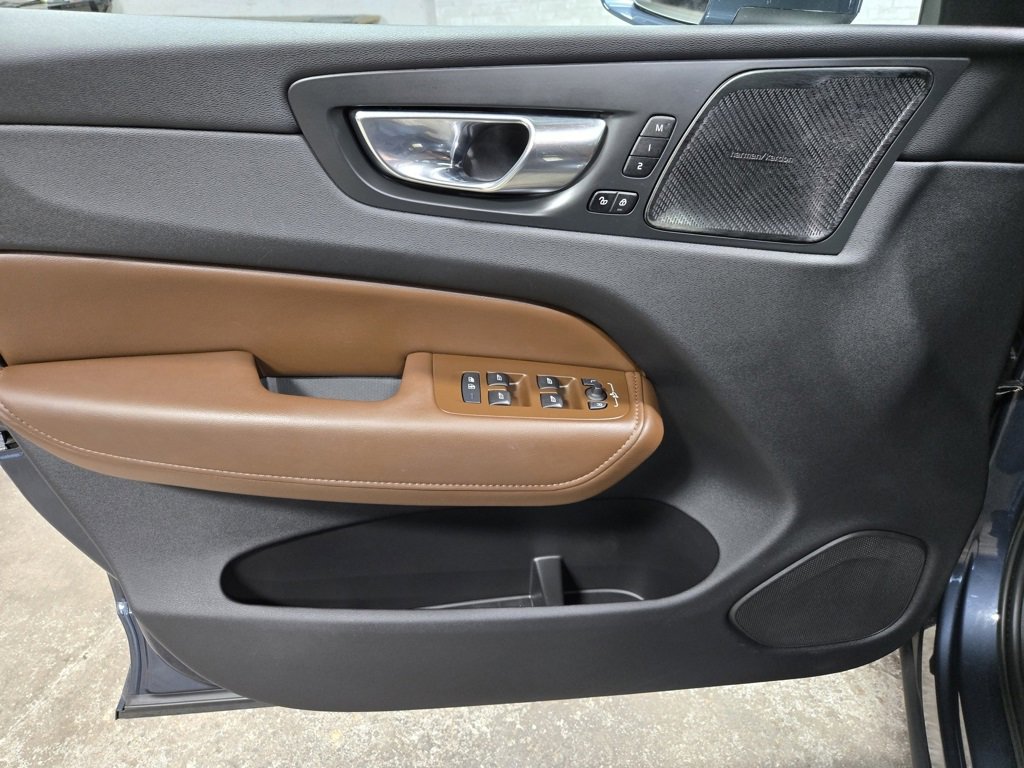 Used 2022 Volvo XC60 B5 Inscription w/ Advanced Package image 7