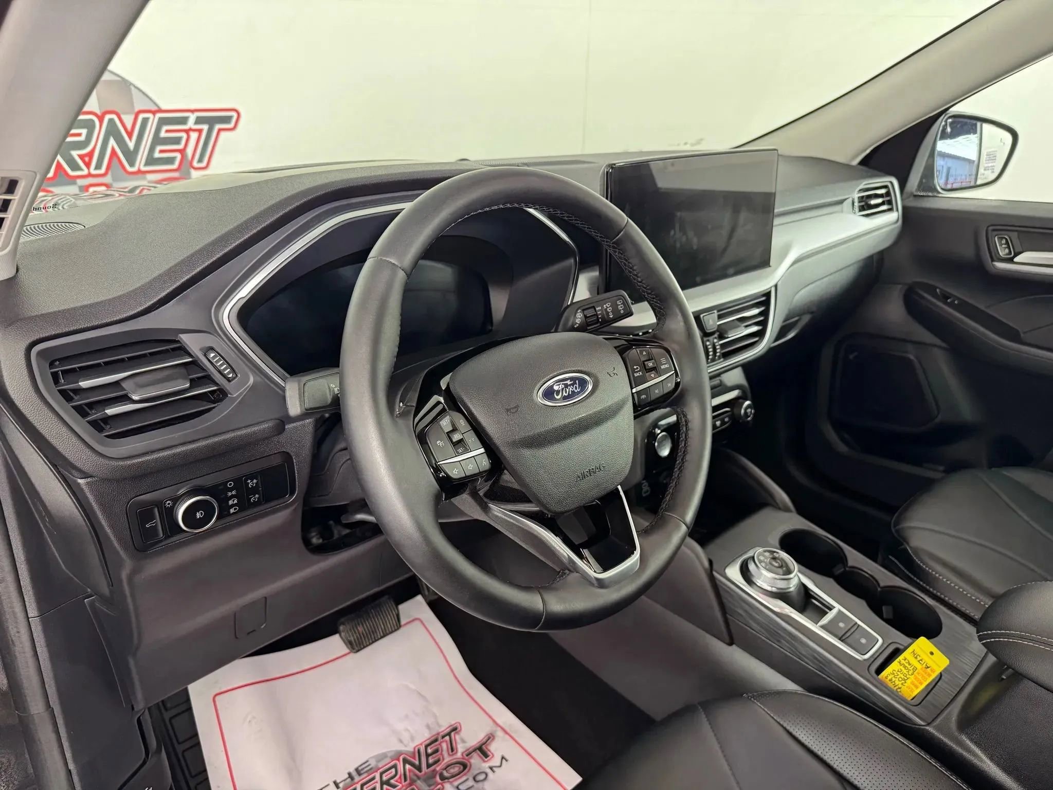 Used 2025 Ford Escape Platinum w/ Premium Technology Package AWD/4WD image 10