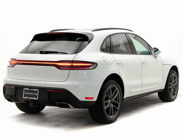 Certified 2025 Porsche Macan AWD/4WD image 33