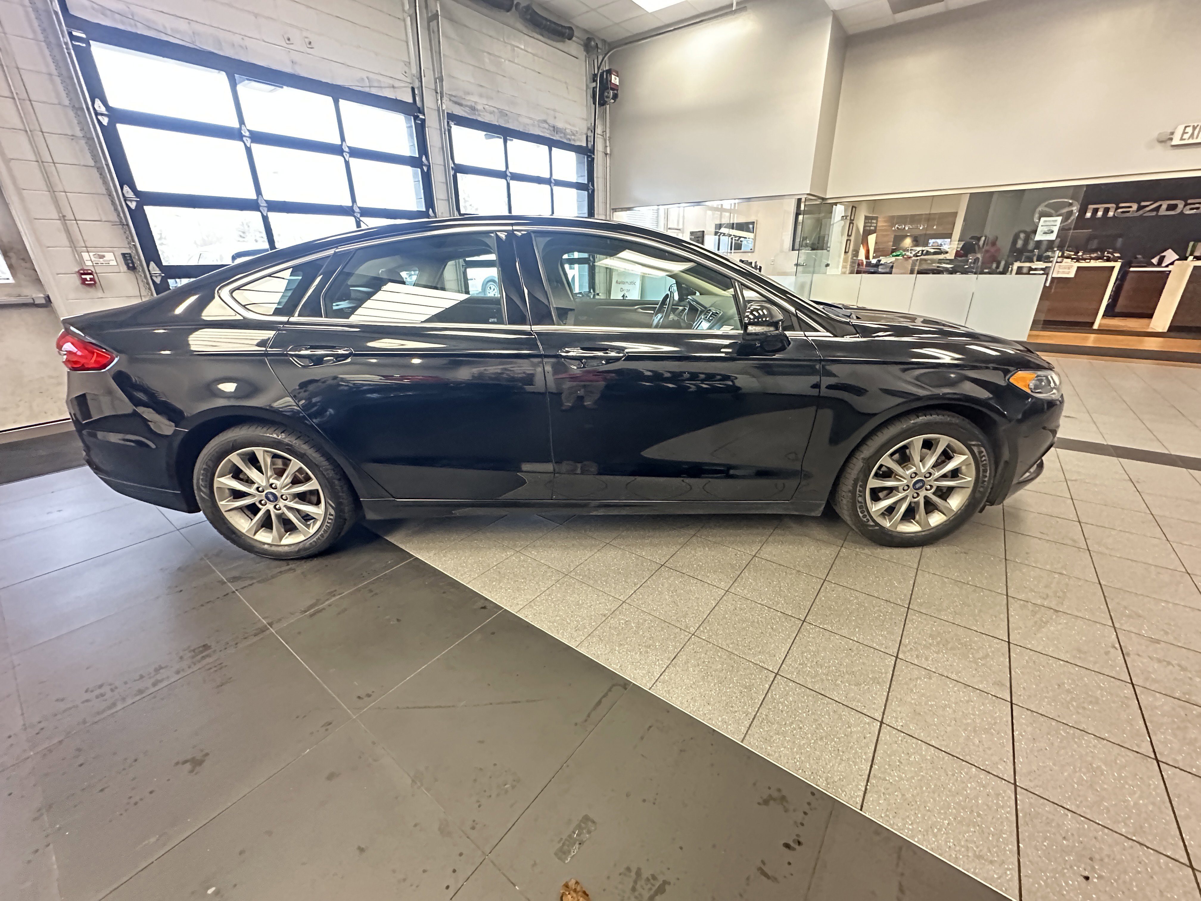 Used 2017 Ford Fusion SE w/ Fusion SE Technology Package image 11