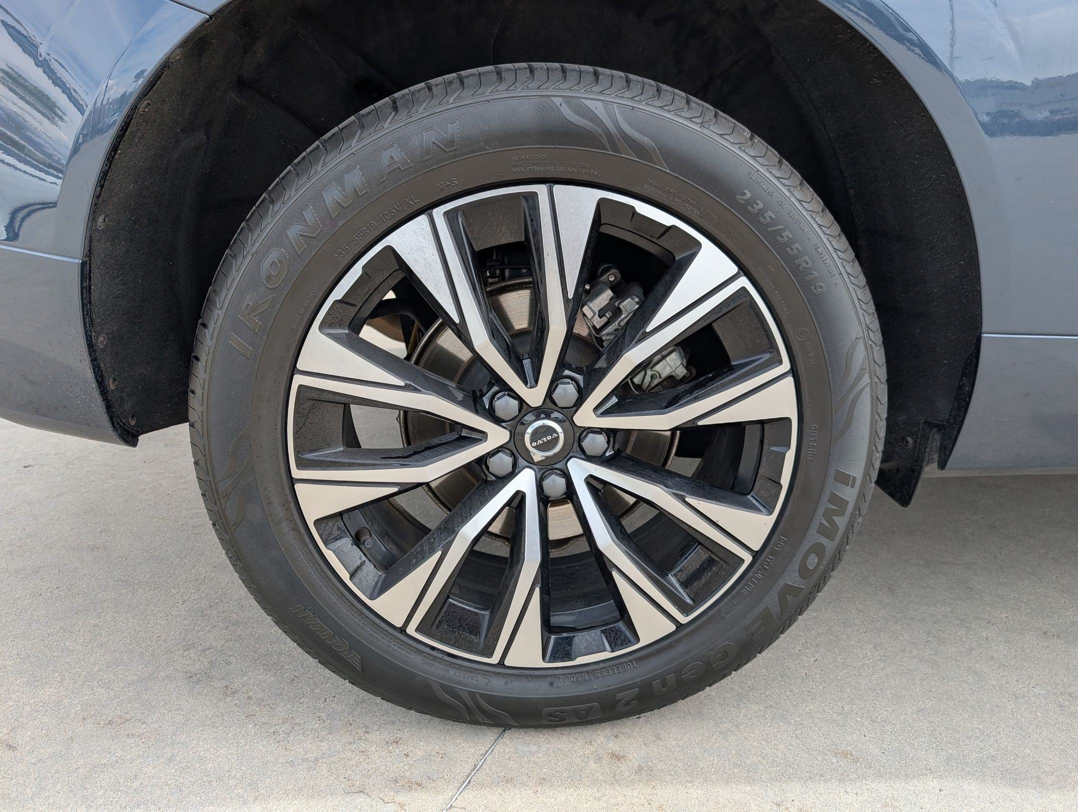 Used 2023 Volvo XC60 B5 Plus AWD/4WD image 13