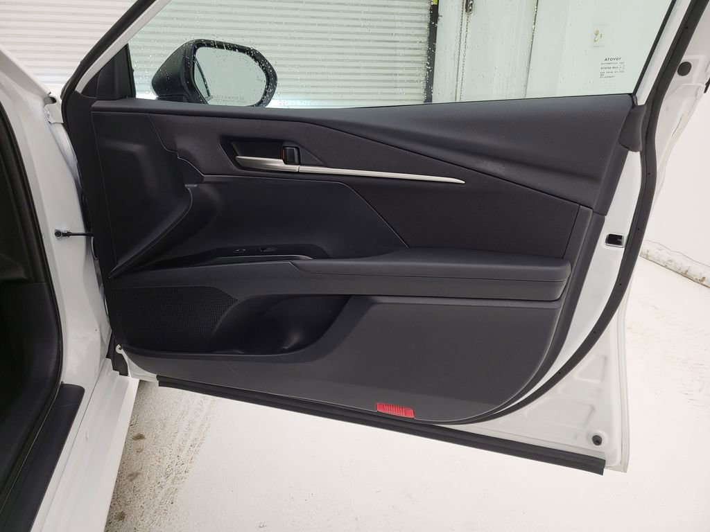 Used 2025 Toyota Camry LE FWD image 31
