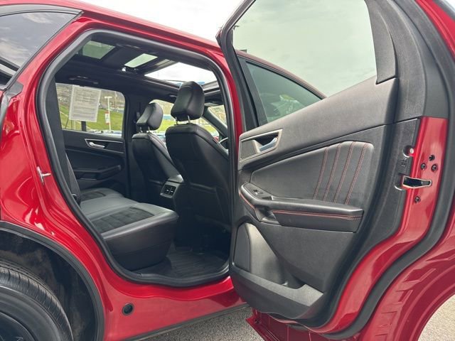 Used 2023 Ford Edge ST-Line image 24