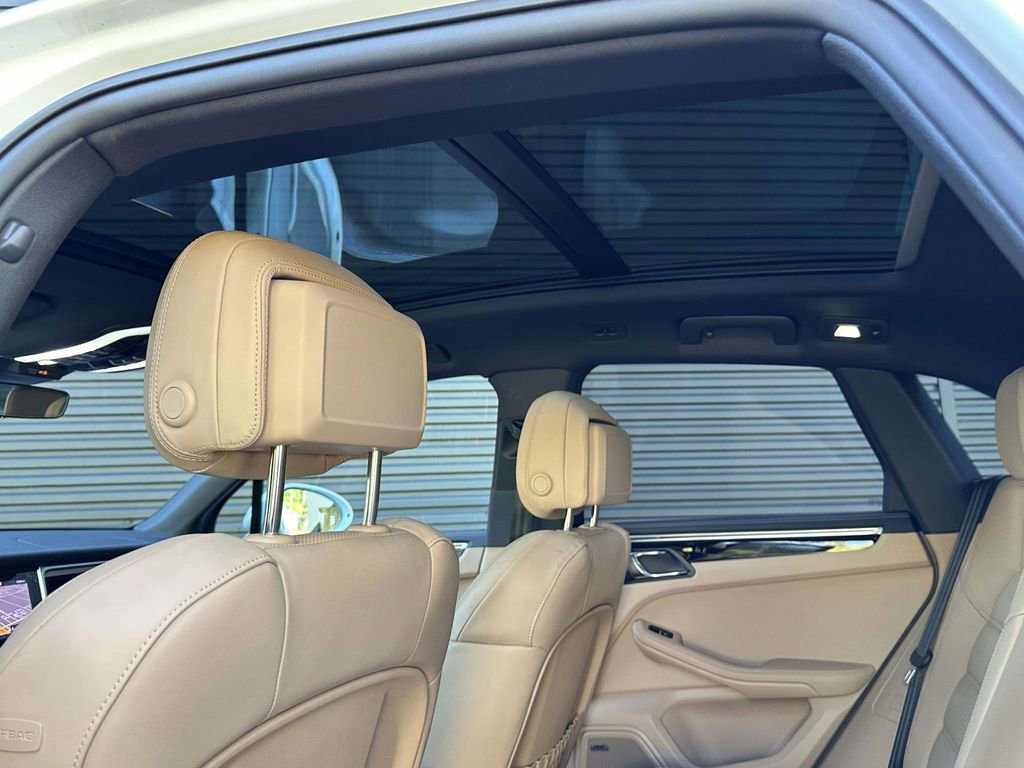 Certified 2025 Porsche Macan image 16