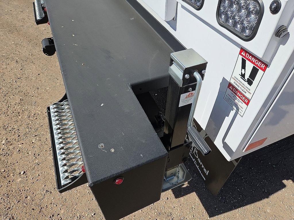 New 2026 Ford F350 4x4 Crew Cab DRW Super Duty image 9