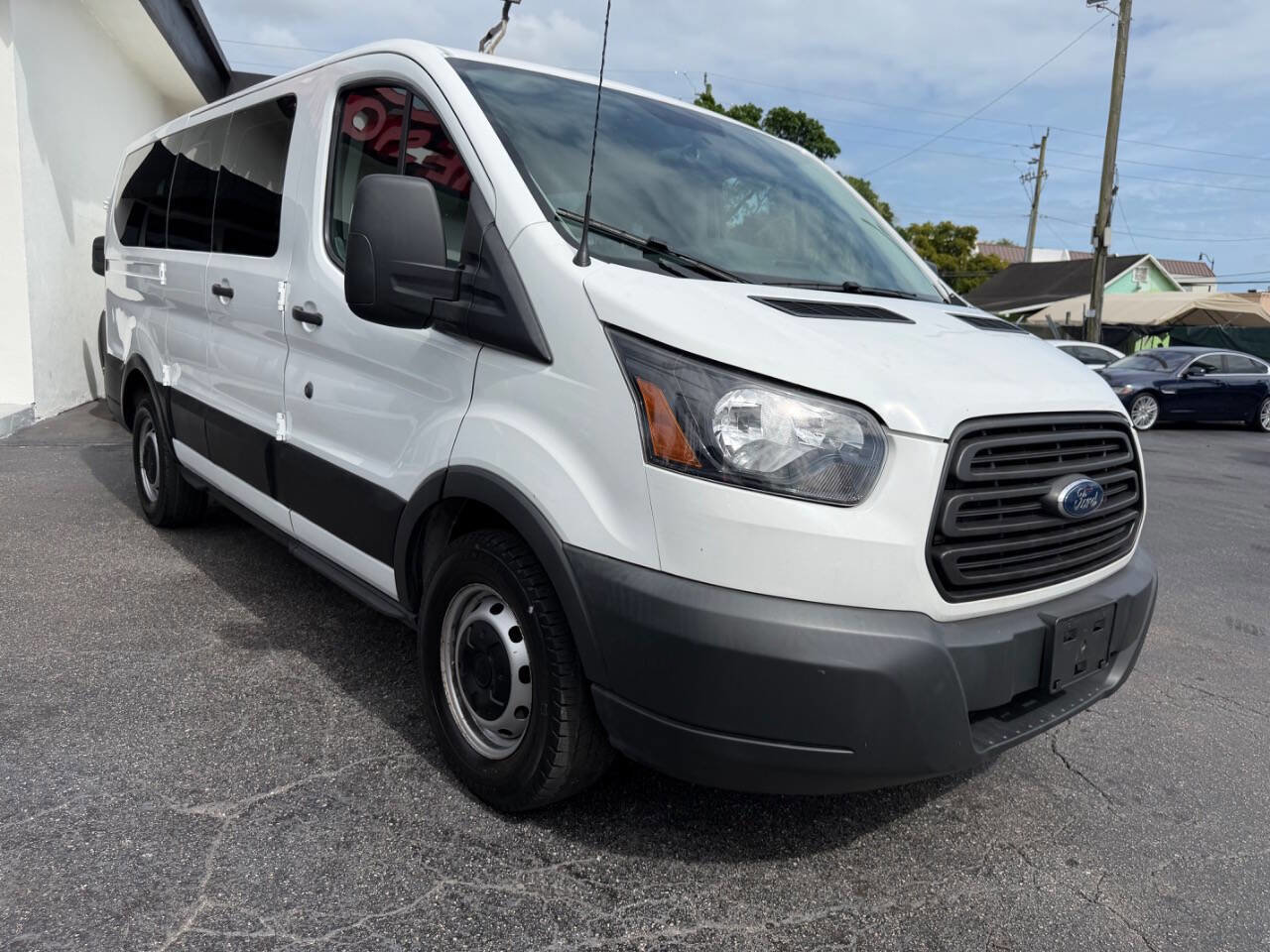 Used 2017 Ford Transit 150 XL RWD image 7