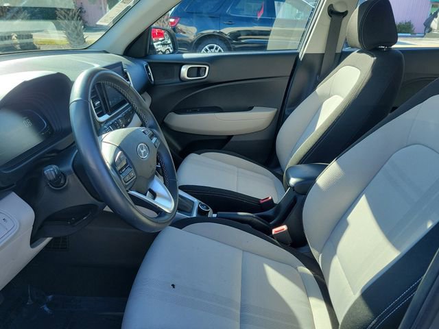Used 2025 Hyundai Venue SEL image 17