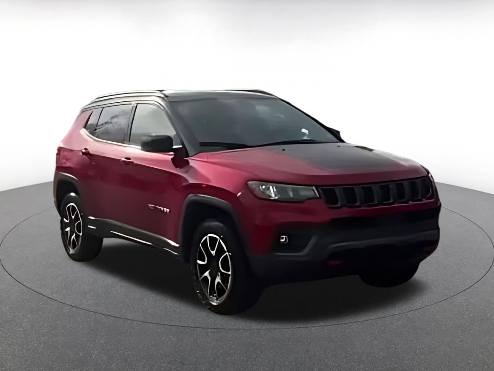 Used 2025 Jeep Compass Trailhawk image 12