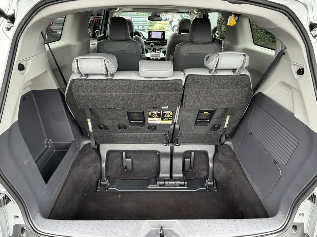 Used 2024 Toyota Sienna XLE AWD/4WD image 10