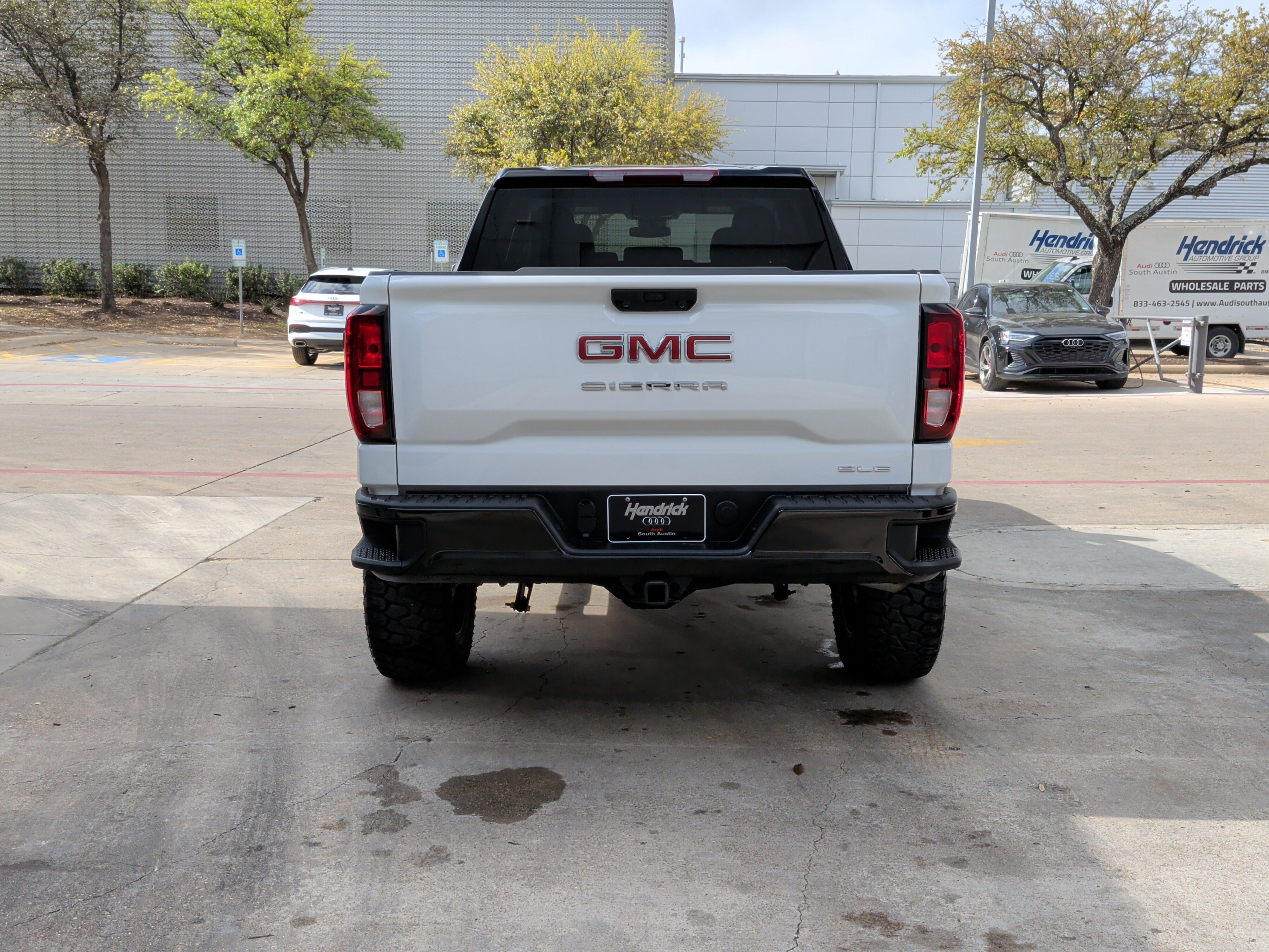 Used 2025 GMC Sierra 1500 SLE image 9