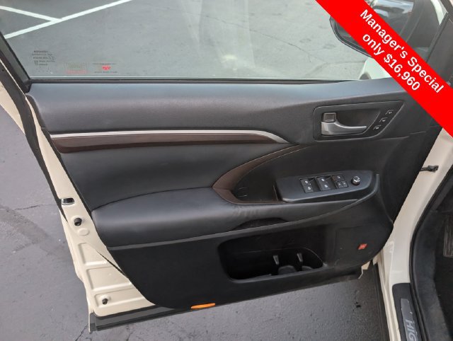 Used 2015 Toyota Highlander Limited Platinum AWD/4WD image 10