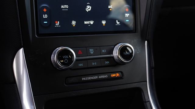Used 2024 Ford Edge Titanium image 26