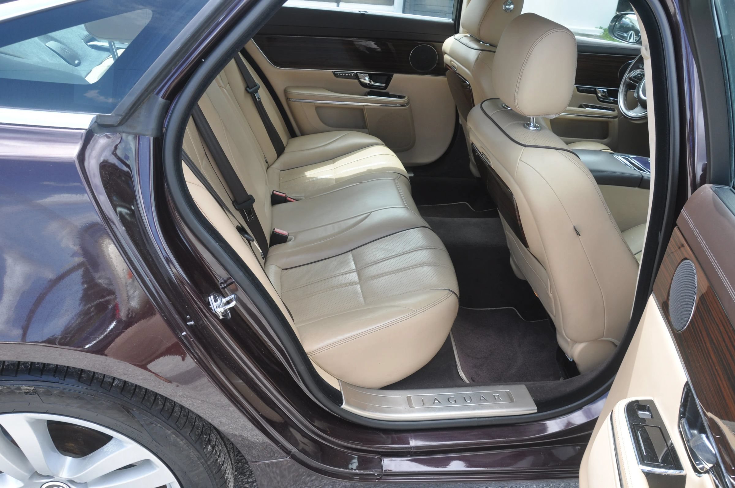 Used 2011 Jaguar XJ L RWD image 14