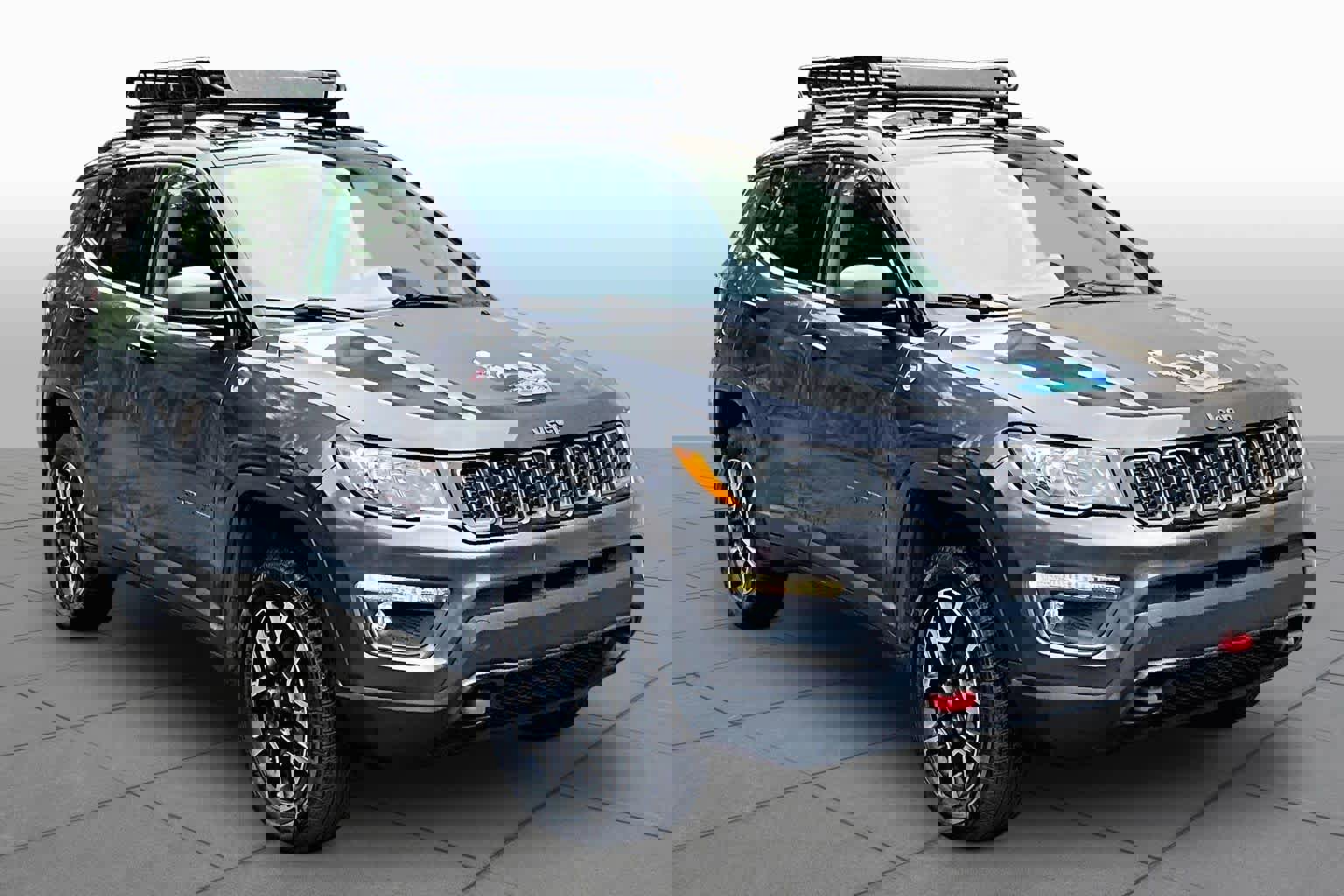 Used 2020 Jeep Compass Trailhawk AWD/4WD image 3