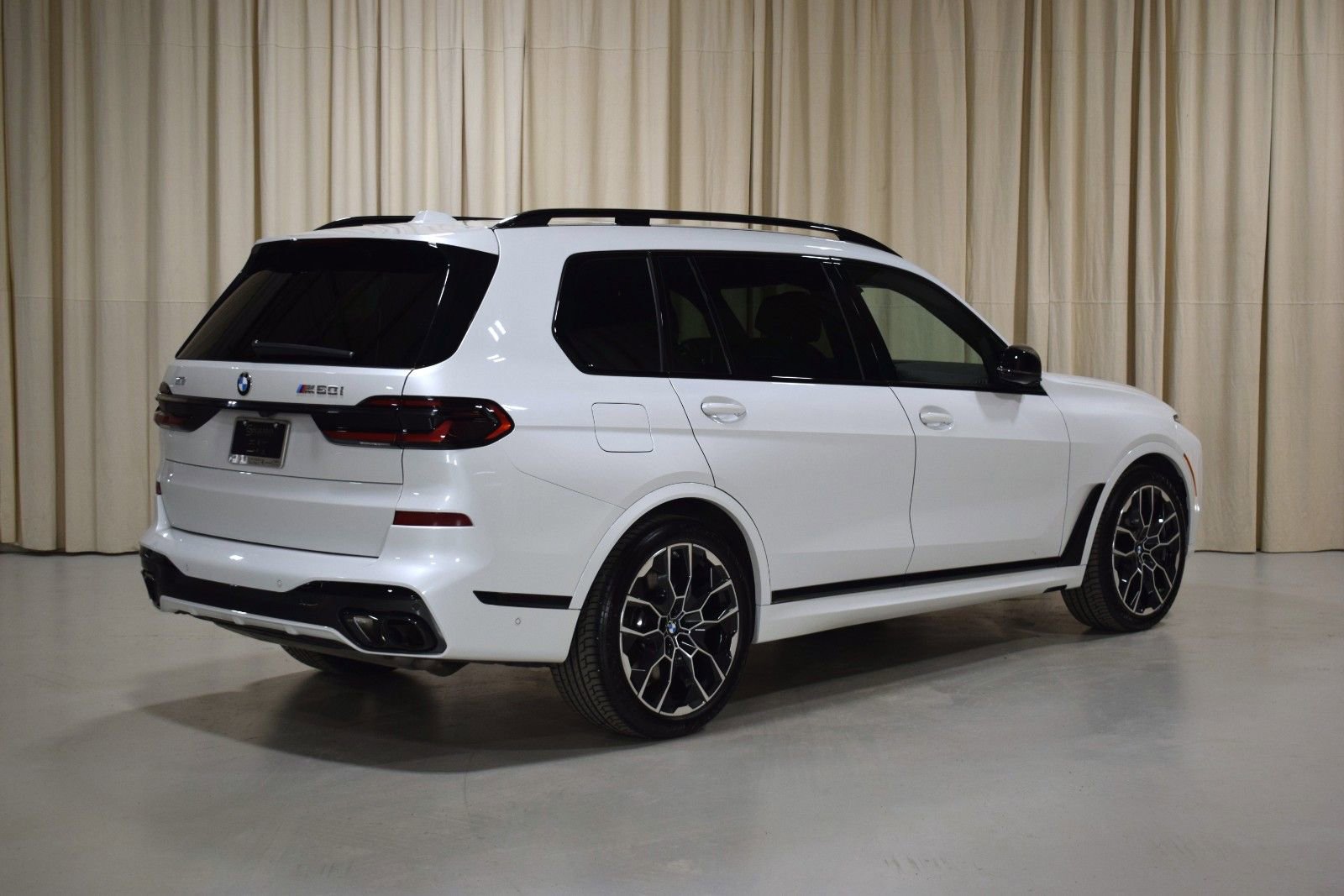 Used 2026 BMW X7 M60i image 9