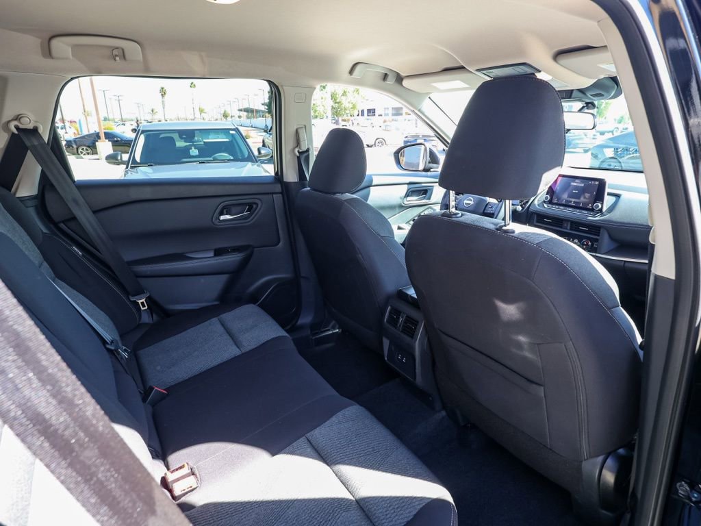 Used 2025 Nissan Rogue SV image 17
