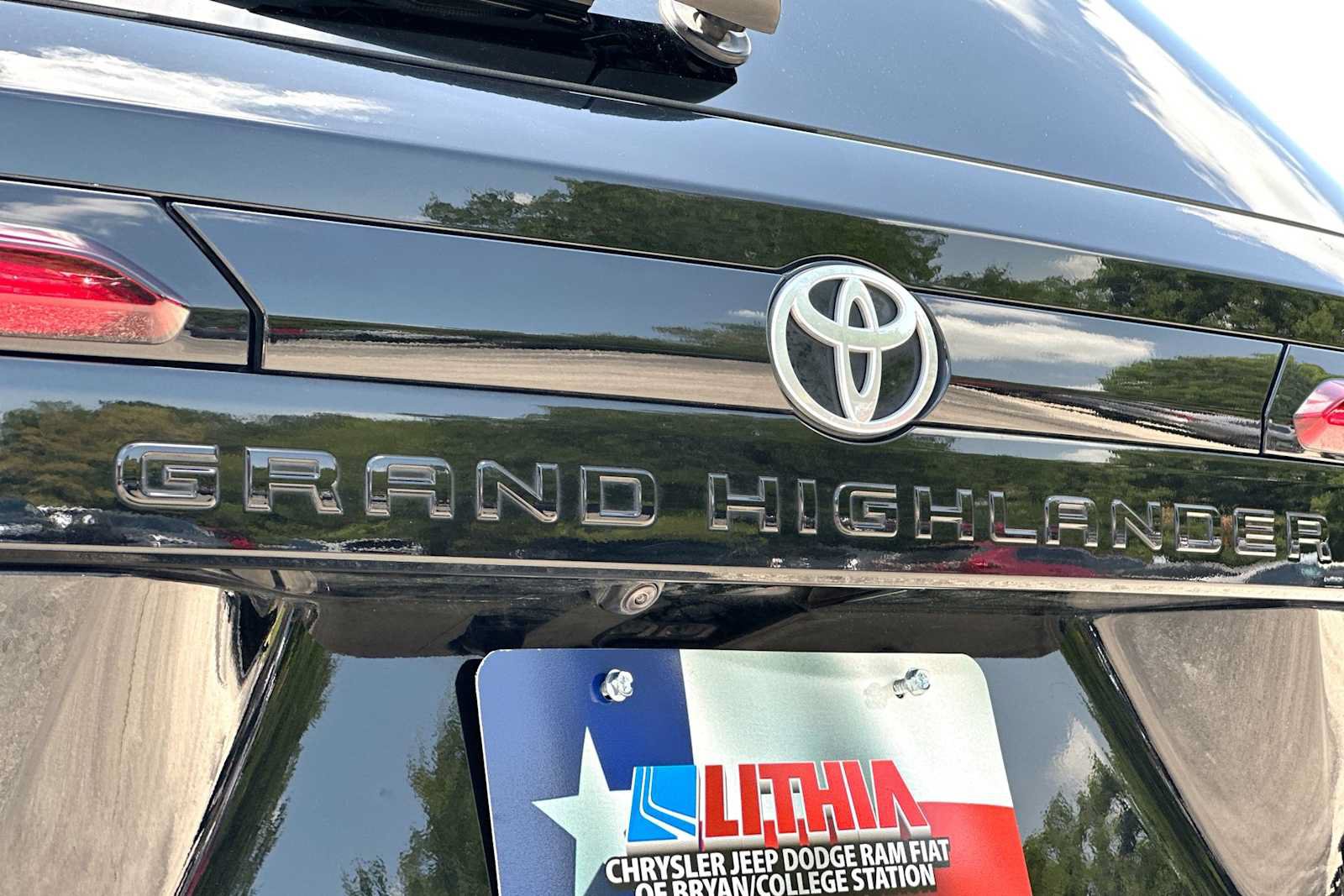 Used 2025 Toyota Grand Highlander AWD image 15