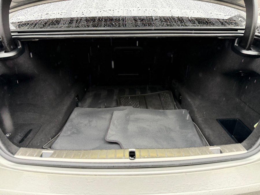 Used 2020 BMW 740i xDrive w/ M Sport Package image 18