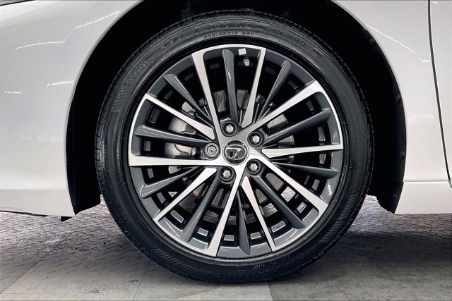 Used 2025 Lexus ES 300h w/ Premium Package image 8