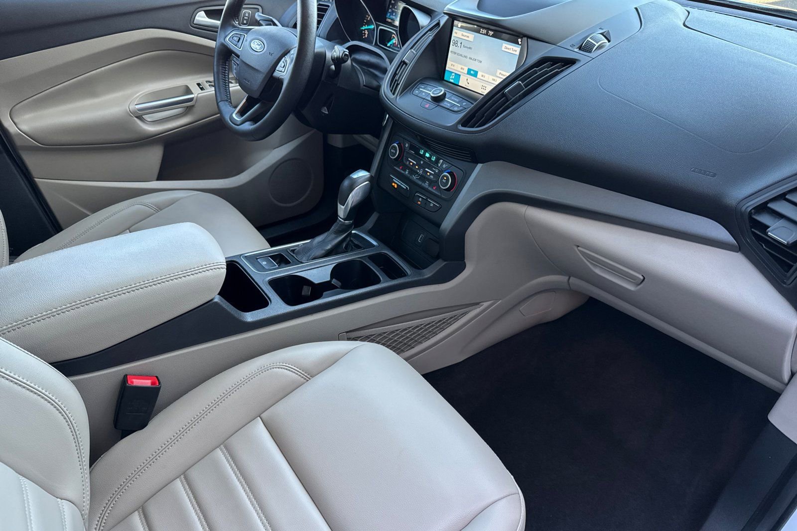 Used 2019 Ford Escape SEL image 15