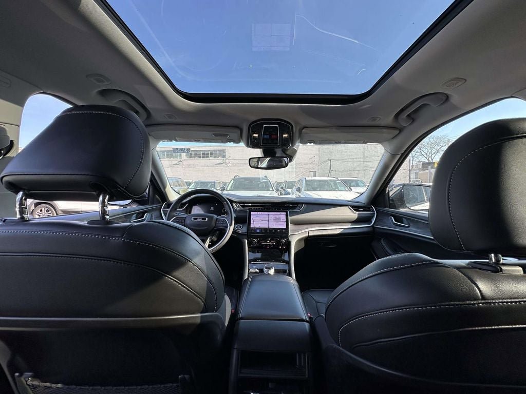 Used 2022 Jeep Grand Cherokee Limited AWD/4WD image 19