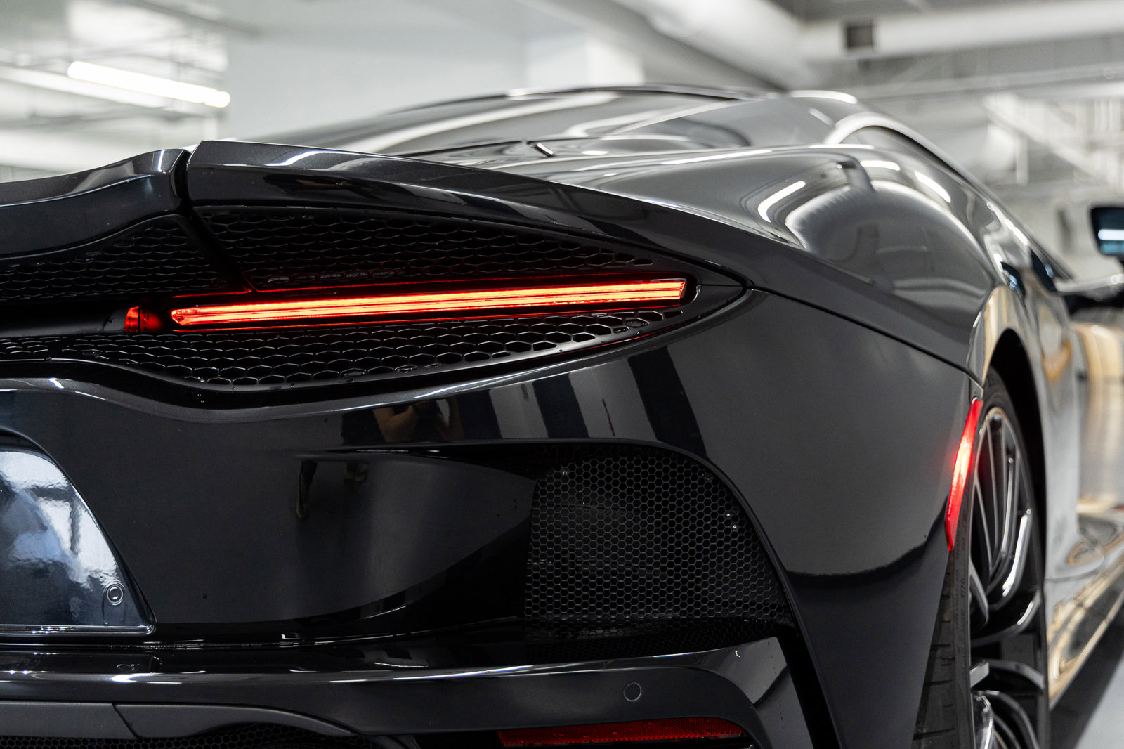 Used 2020 McLaren GT image 22