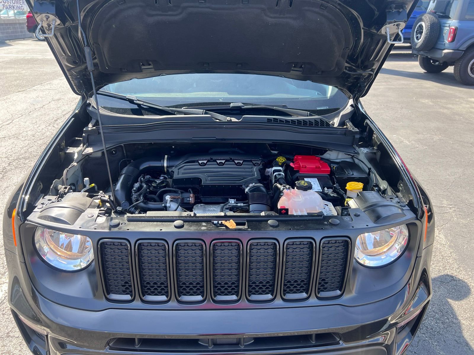 Used 2023 Jeep Renegade Altitude AWD/4WD image 3