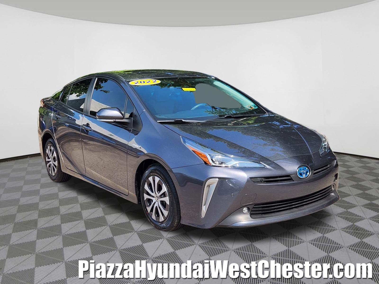 Used 2022 Toyota Prius LE AWD/4WD image 1