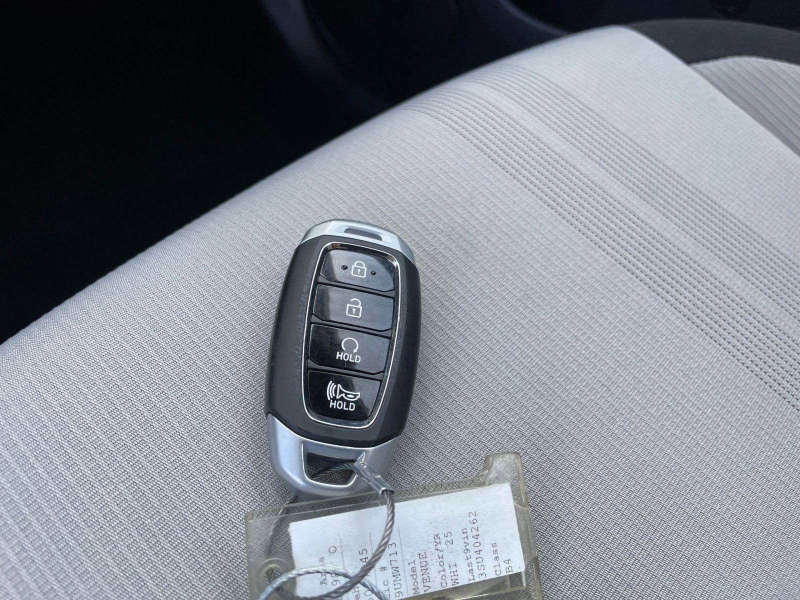 Used 2025 Hyundai Venue SEL image 24