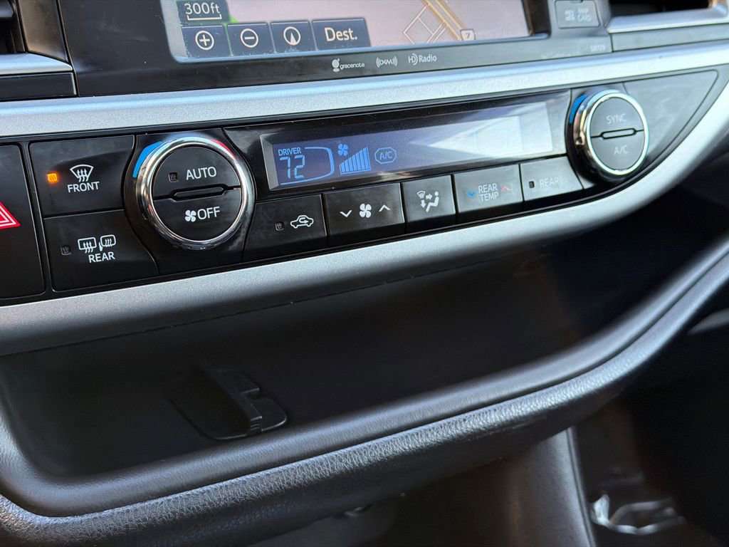 Used 2017 Toyota Highlander SE image 29