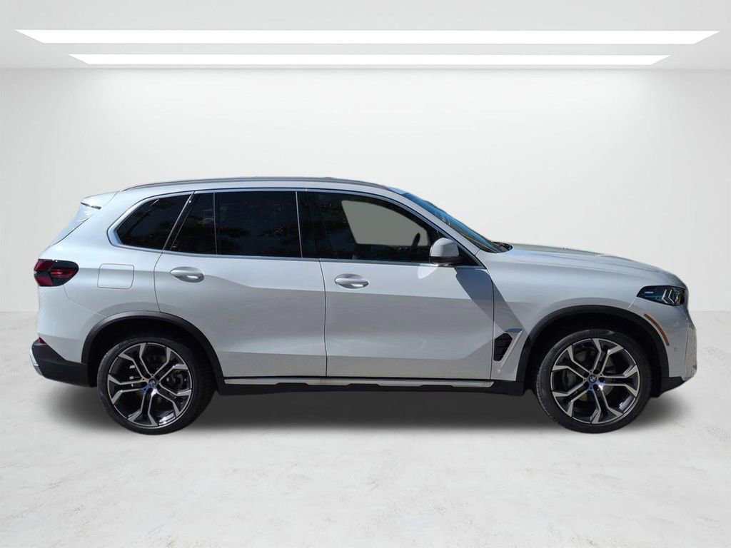 New 2026 BMW X5 xDrive40i w/ Premium Package image 3