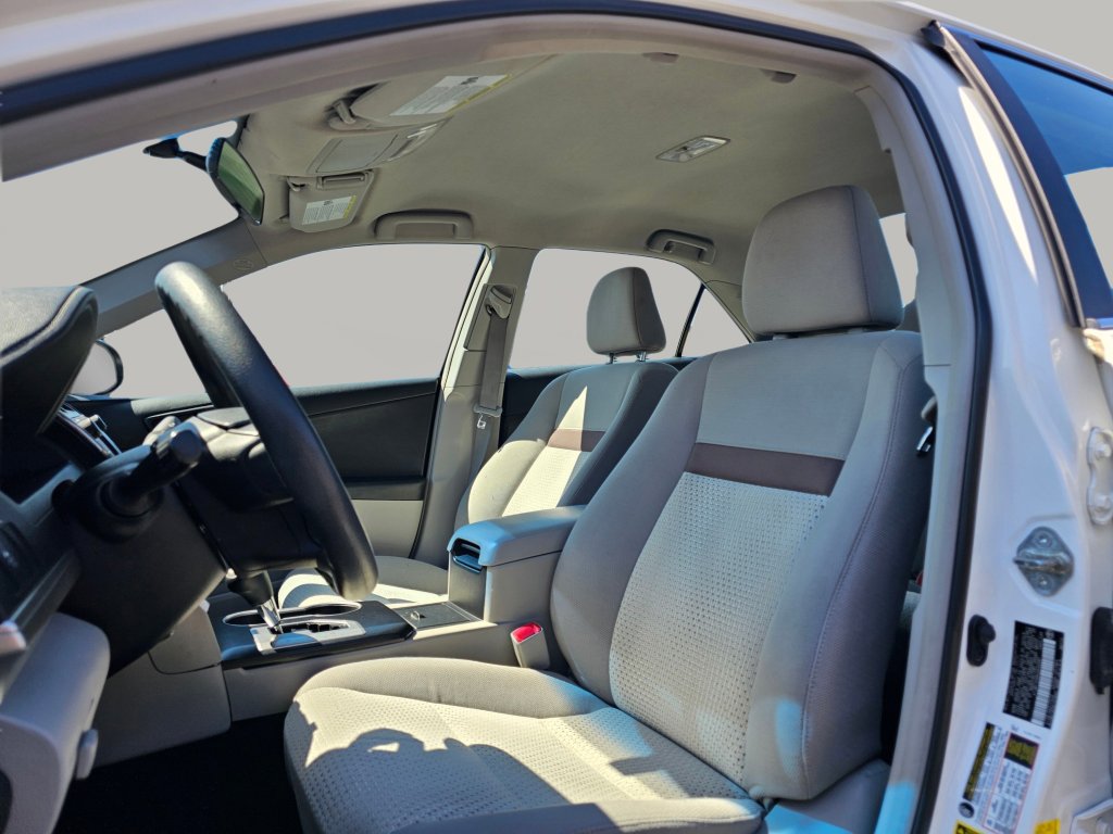 Used 2012 Toyota Camry LE FWD image 19