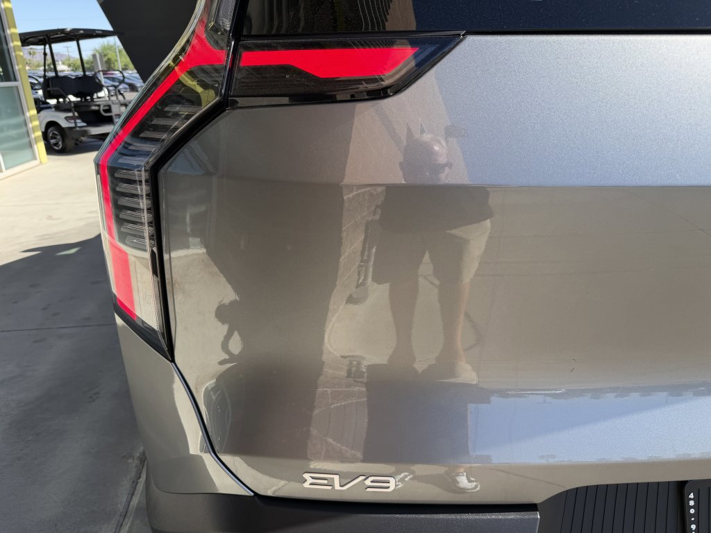 Used 2024 Kia EV9 Light Long Range RWD image 14
