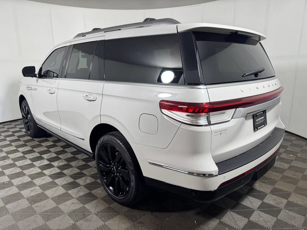 Used 2024 Lincoln Navigator Reserve w/ Monochromatic Package AWD/4WD image 3