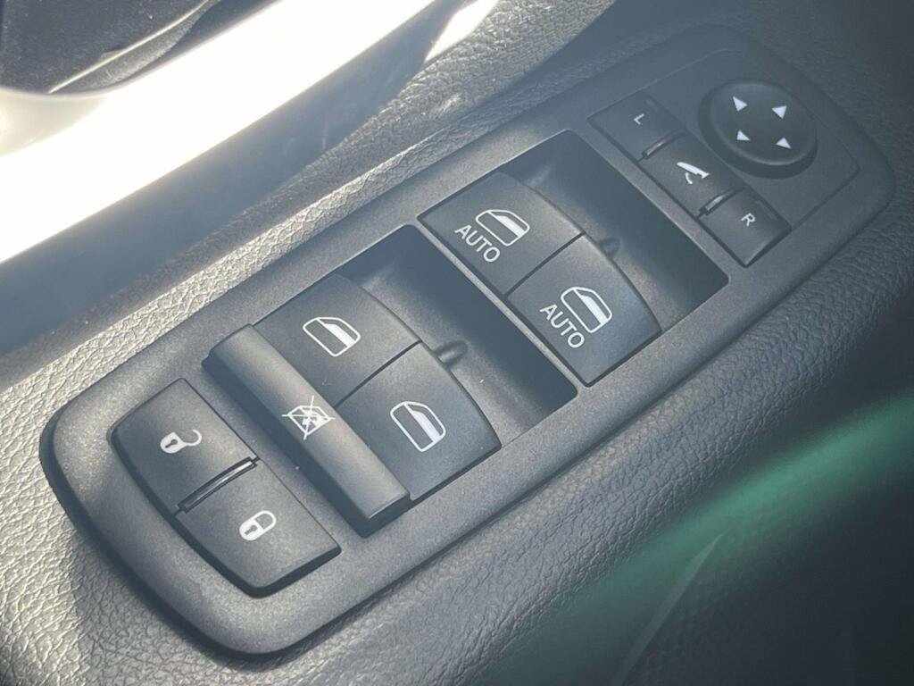 Used 2022 RAM 1500 Big Horn AWD/4WD image 32