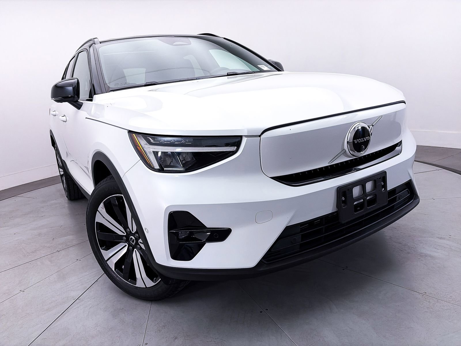 Used 2023 Volvo XC40 Recharge Plus AWD/4WD image 3