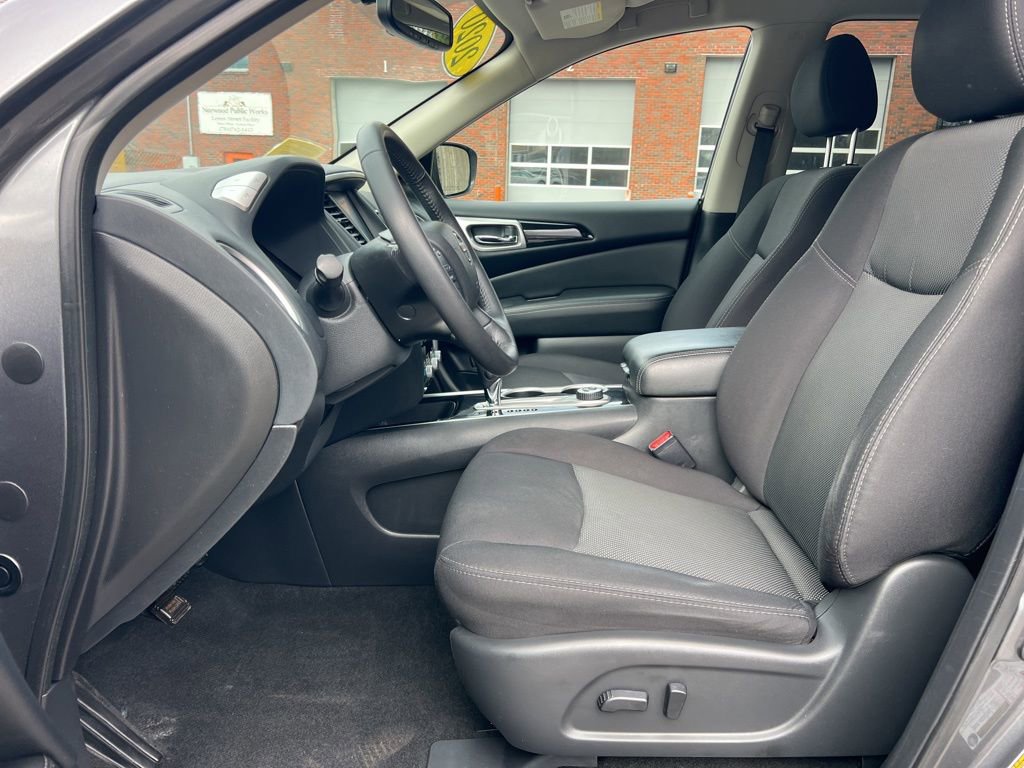 Used 2020 Nissan Pathfinder SV image 14