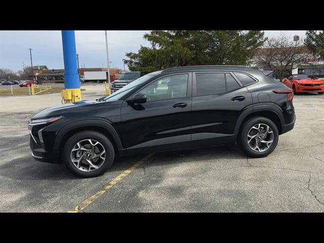 Used 2025 Chevrolet Trax LT w/ Sunroof Package image 6