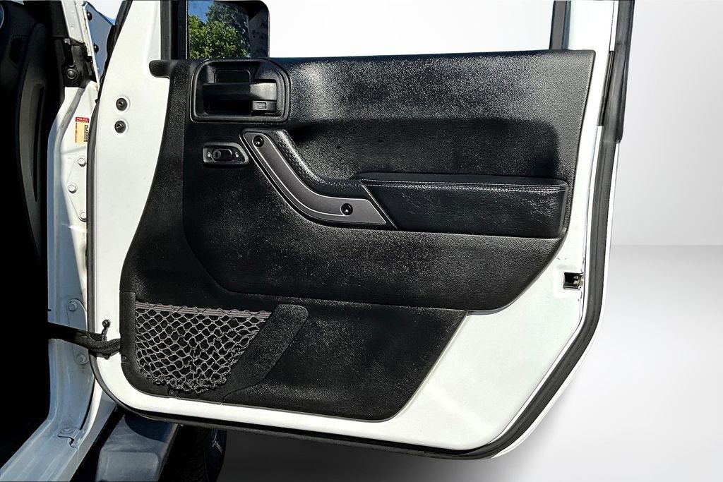 Used 2018 Jeep Wrangler Unlimited Sahara image 25